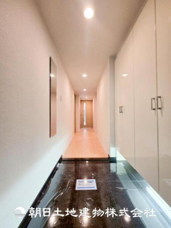 その他 【玄関】大切な家族、お客様をお迎えする玄関は住宅の入口。仕事が終わって疲れた日でも、あなたを受け入れてくれます。