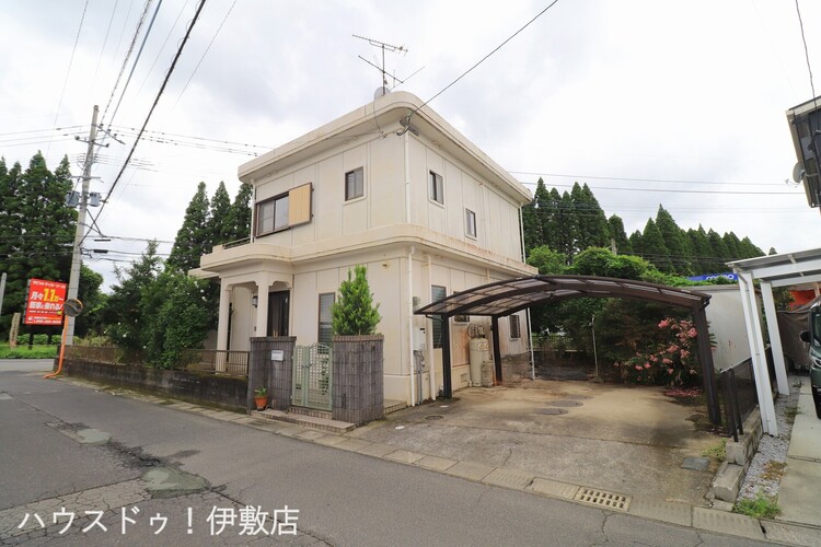 外観 【外観写真】・南面角地の陽当り良好で、敷地72.64坪と広々な中古物件