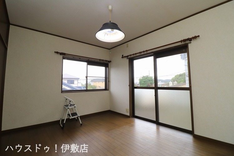 内装 【2F洋室】白を基調とした室内で清潔感と開放感があります