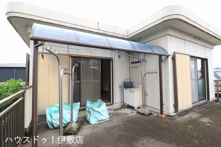 その他 【ルーフバルコニー】広々としたルーフバルコニーに屋根付きの洗濯物干し場付！