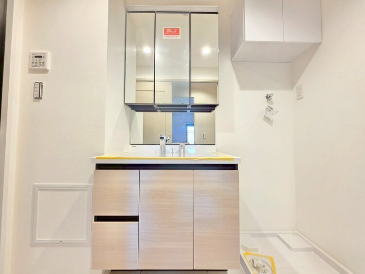 洗面 何かと物が増える場所だからこそ、スッキリと見映えの良い空間に。