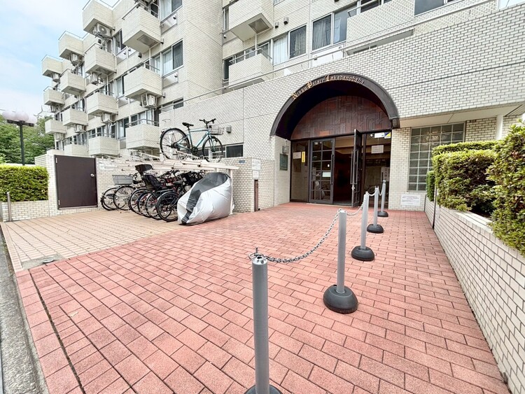 エントランス 外と内をつなぐエントランスは、まさに顔となる場所。