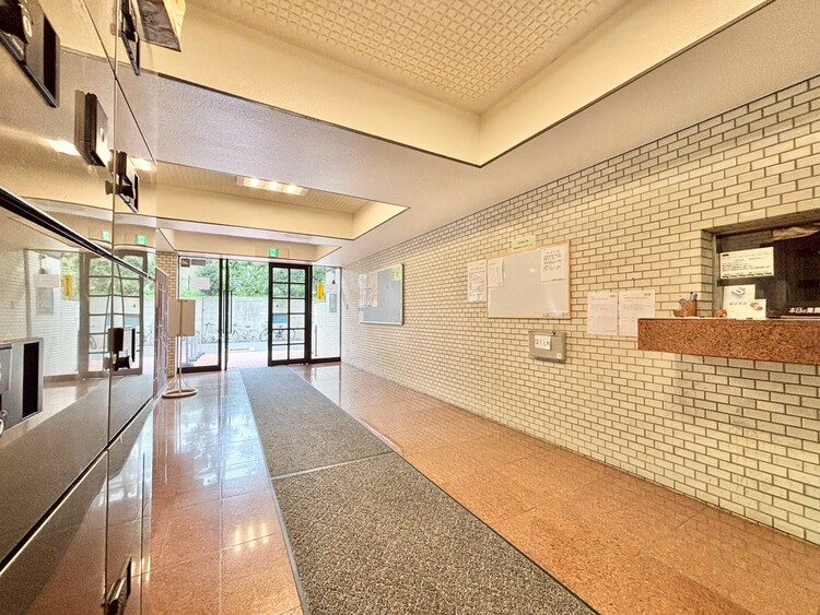 エントランス エントランス内部は、管理が行き届き清潔な共有スペースとなっています。