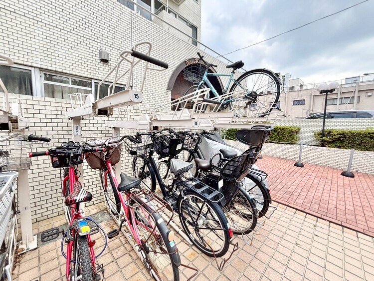 その他 きちんと整備された駐輪場。住む方の心遣いが感じられます。