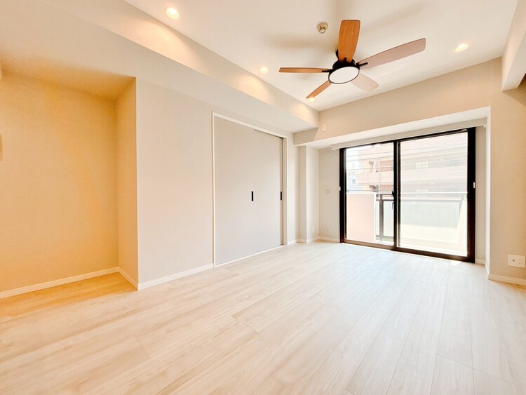 居間 快適に過ごす毎日を求めて、暮らしの中でご自身の「マイホーム」に創り上げてください。