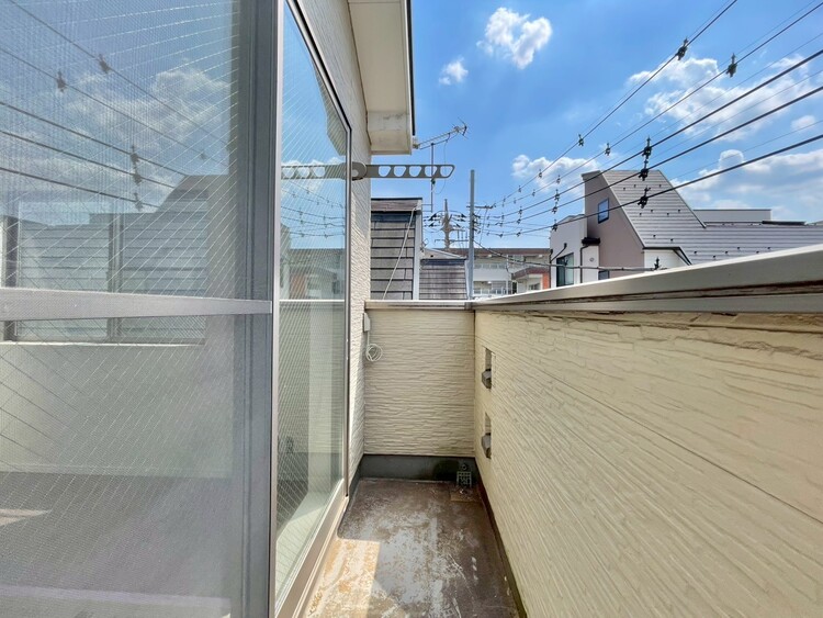 バルコニー 暮らしの中で、光と風を演出してくれるバルコニー。