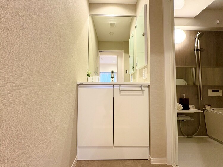 その他 清潔感を感じられる洗面化粧台。