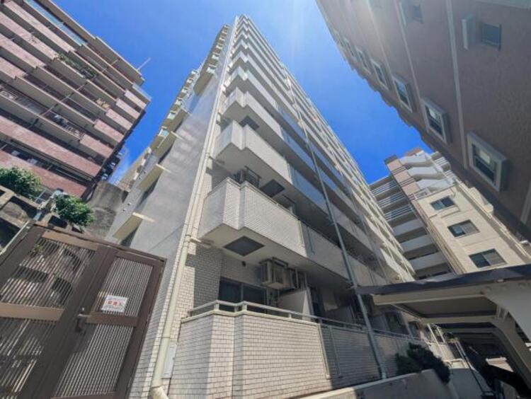 外観 光と風が行わたる開放感あふれる邸宅春には気持ちの良いそよ風、冬には朝の暖かな光季節の移り変わりを感じる暮らしを実現。四季の移ろいを感じる事ができる住宅は生活に潤いを与え、豊かな心を育みます。