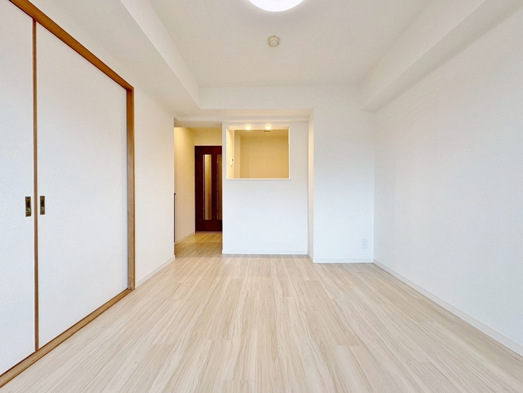 居間 忙しく過ぎゆく日常を置き去るほど、ゆったりした時間が流れるリビング。