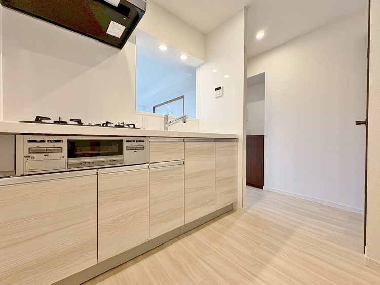 キッチン スマートな意匠と充実の機能を備えたキッチンが、暮らしにおいしい彩りを添えます。