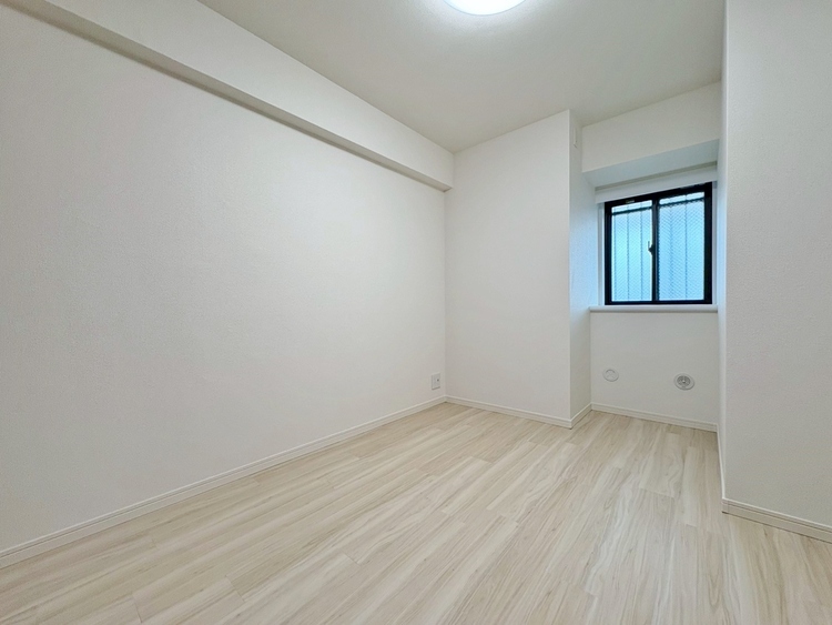 寝室 ベッドも十分に設置するスペースがあります。