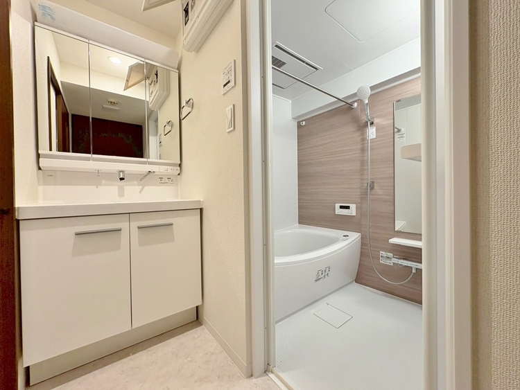 洗面 清潔感と心地よさを重視した、上質感漂うパウダールーム。