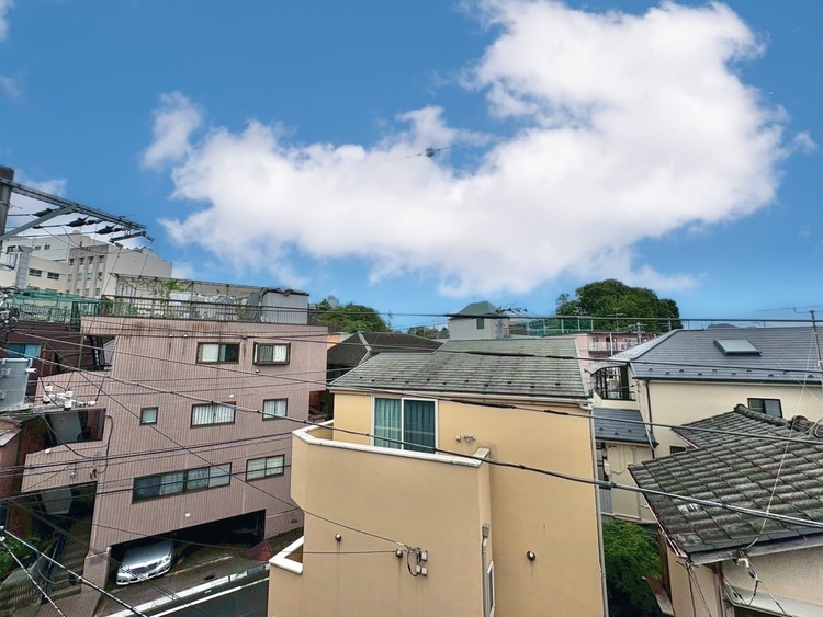 バルコニー 頬をなでる、優しい風を感じることが出来ます。