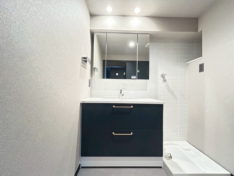 その他 清潔感を感じられる洗面化粧台。