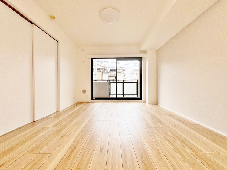 居間 忙しく過ぎゆく日常を置き去るほど、ゆったりした時間が流れるリビング。