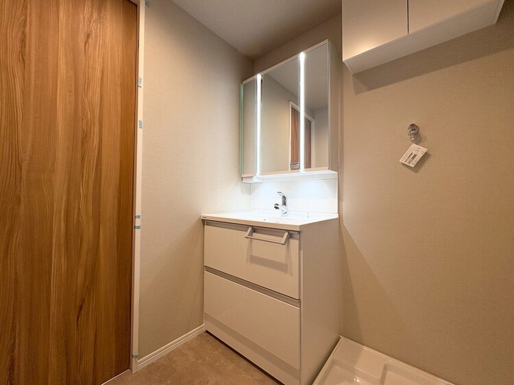 その他 清潔感を感じられる洗面化粧台。