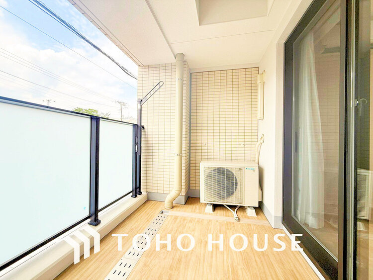 バルコニー 日当たりの良いバルコニーで晴れの日の洗濯物も楽しみになりますね