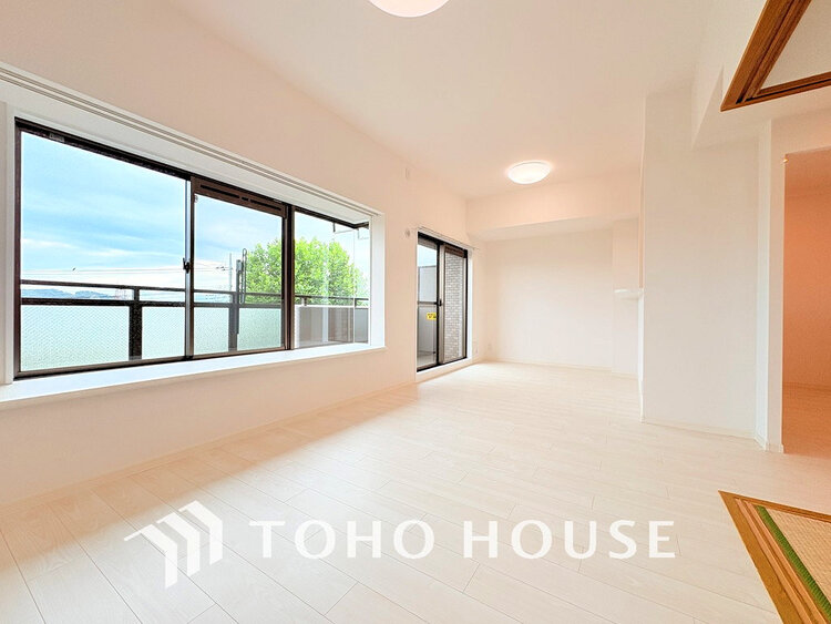 内装 家族みんなが爽やかに過ごせるように、光をたっぷり取り込んだLDK