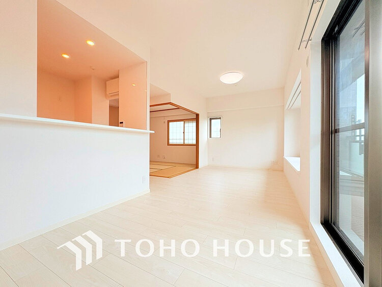 内装 上質な時間を育む暮らしのメインステージ。寛ぎとコミュニケーションを育む居心地のよい場所