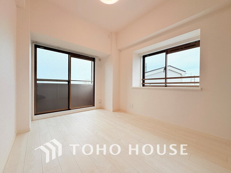 内装 採光もある洋室は、くつろぎのひと時を過ごすのにぴったり