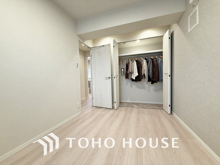 内装 シンプルですっきりとした室内は飽きのこない居心地の良い雰囲気