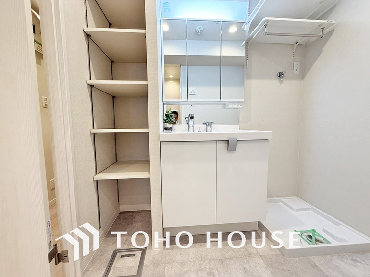 洗面 大きな洗面鏡付き、朝の身支度も楽しくなりますね