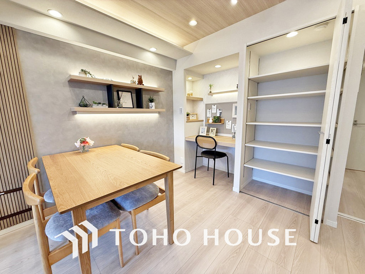 収納 リビングにもクローゼットを完備。散らかりがちなリビングもスッキリした空間に