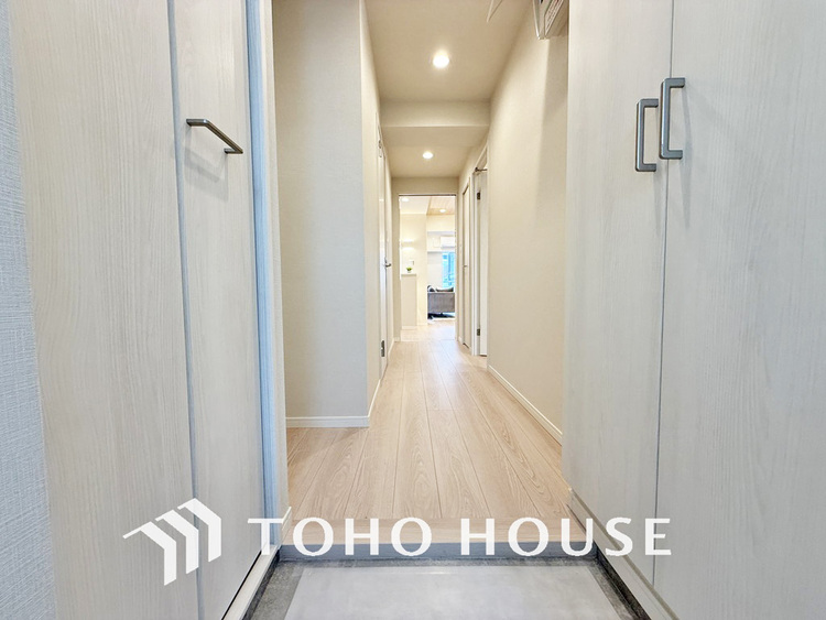 玄関 落ち着いた雰囲気の玄関、家族の帰りを暖かく迎えてくれます