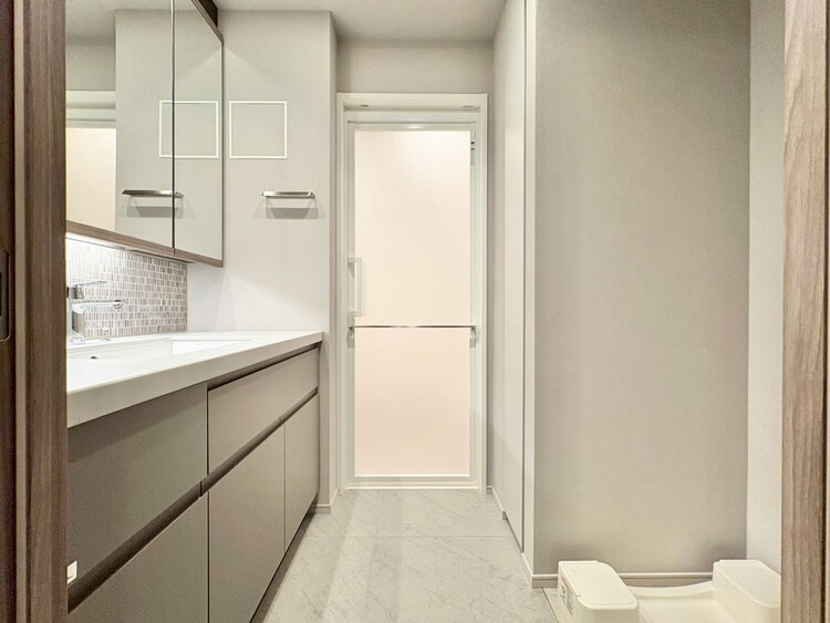 その他 十分な広さの脱衣所。