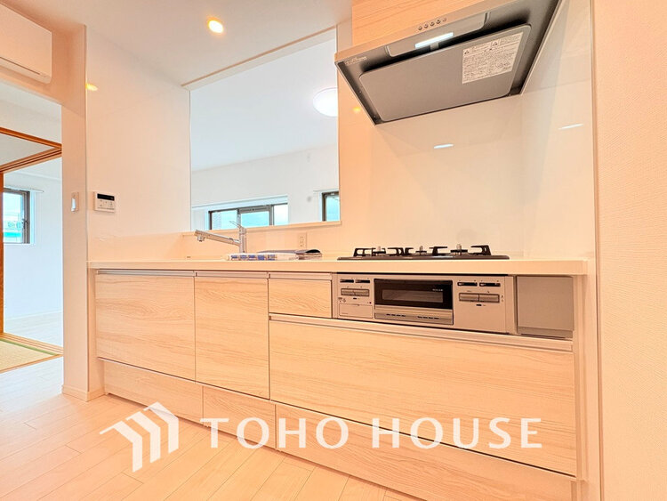 キッチン シンプルな部屋の雰囲気に溶け合うナチュラルキッチン