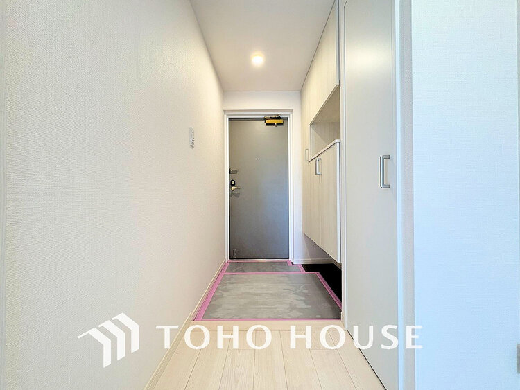 玄関 落ち着いた雰囲気の玄関、家族の帰りを暖かく迎えてくれます