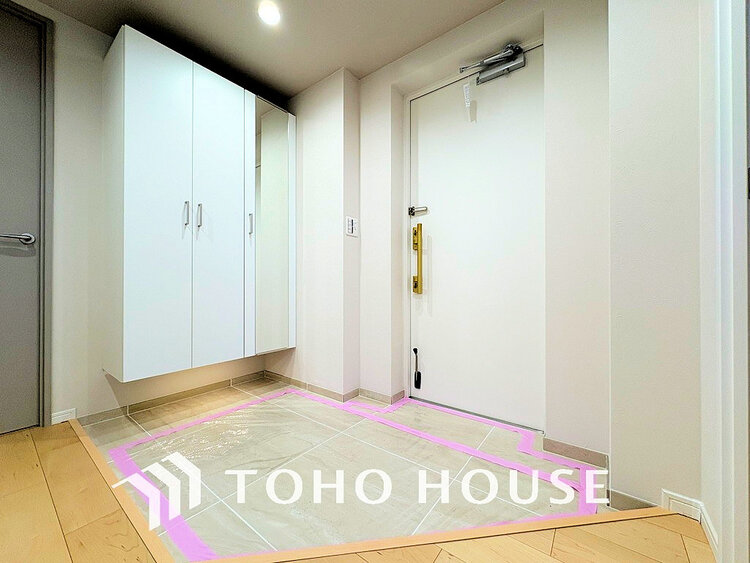 玄関 落ち着いた雰囲気の玄関、家族の帰りを暖かく迎えてくれます