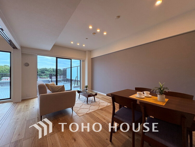 内装 家族みんなが爽やかに過ごせるように、光をたっぷり取り込んだLDK