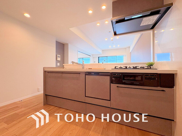 キッチン 落ち着きのあるカラーで統一された清潔感と気品が溢れるキッチン