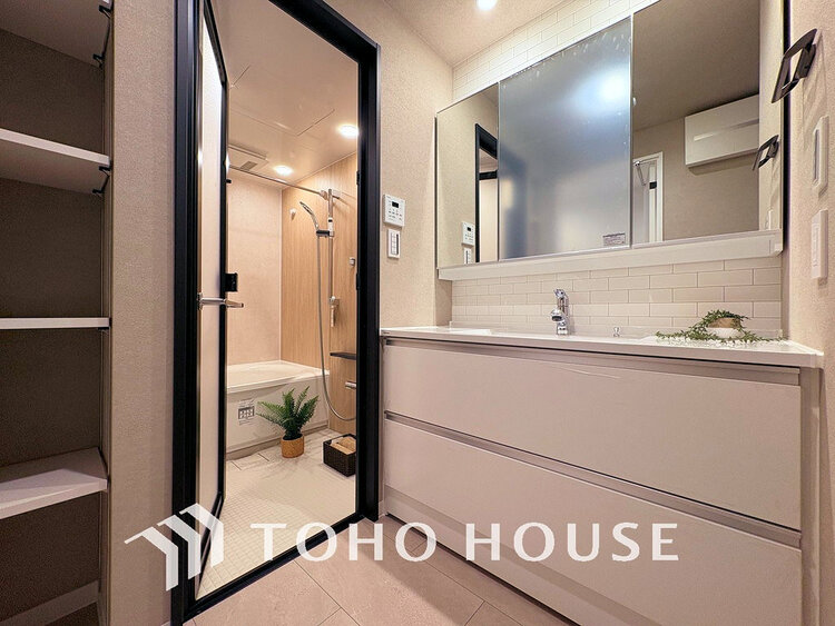 洗面 大きな洗面鏡付き!朝の身支度も楽しくなりますね