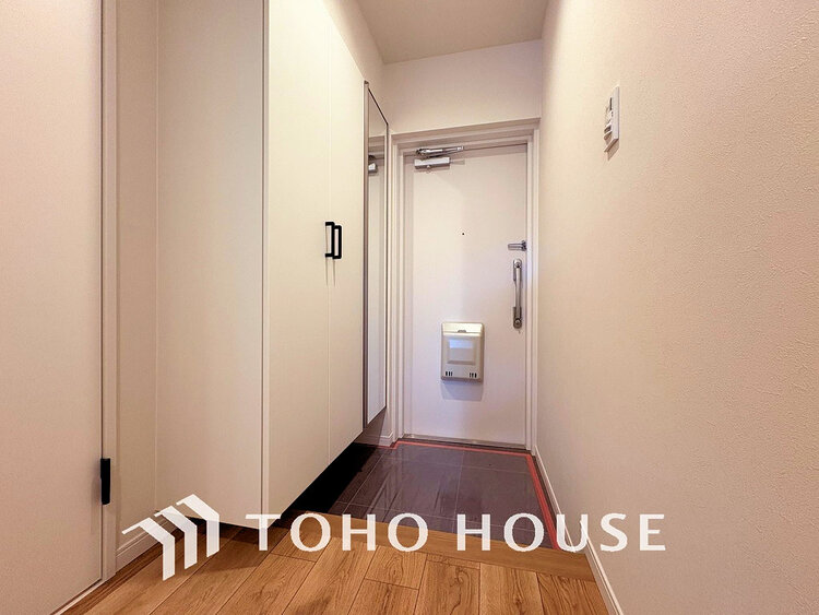 玄関 落ち着いた雰囲気の玄関、家族の帰りを暖かく迎えてくれます