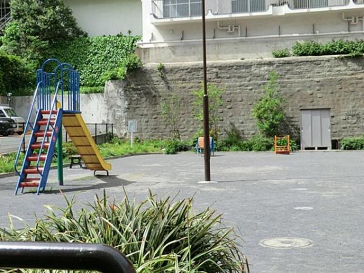 周辺 鶴屋町公園まで約260ｍ