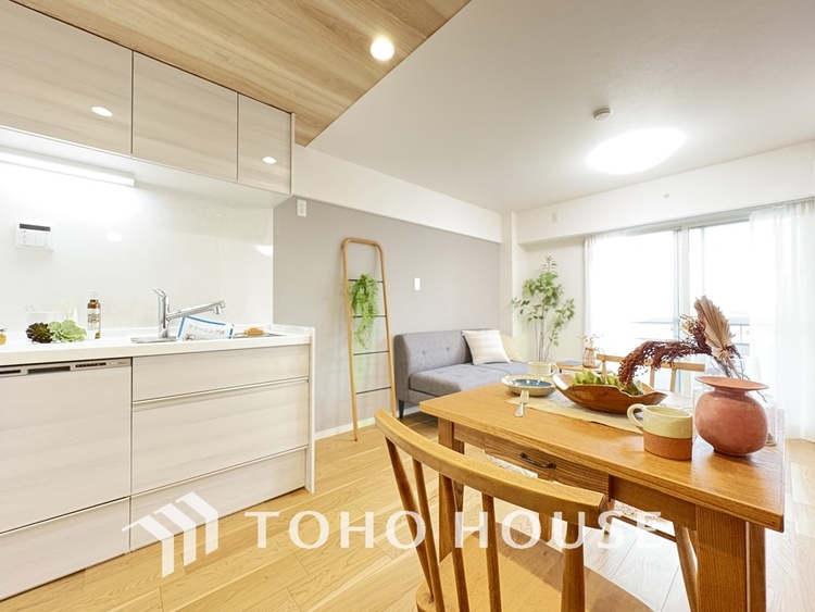 内装 家族みんなが爽やかに過ごせるように、光をたっぷり取り込んだLDK