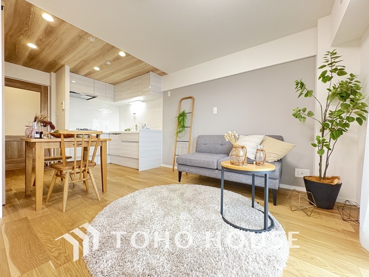 内装 上質な時間を育む暮らしのメインステージ。寛ぎとコミュニケーションを育む居心地のよい場所