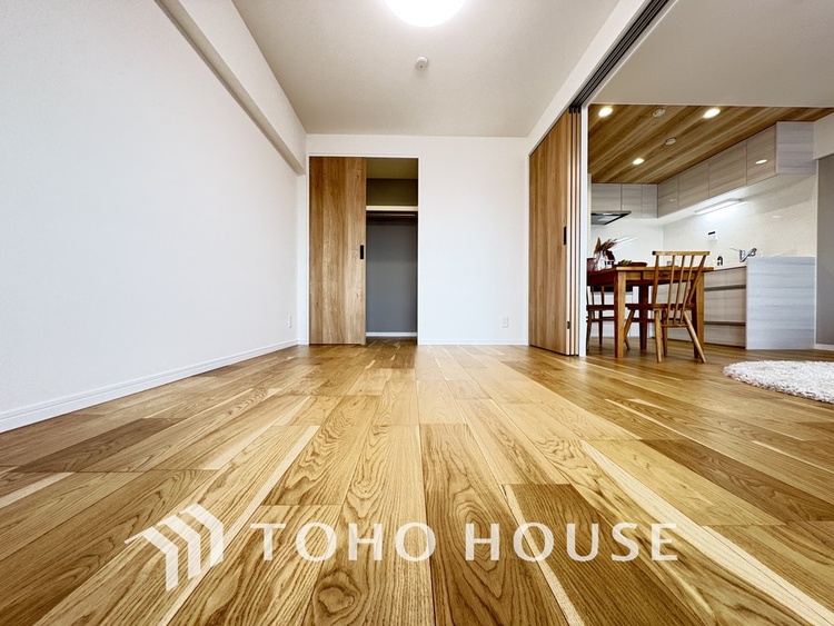 内装 シンプルですっきりとした室内は飽きのこない居心地の良い雰囲気