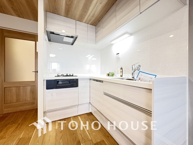 キッチン シンプルな部屋の雰囲気に溶け合うナチュラルキッチン