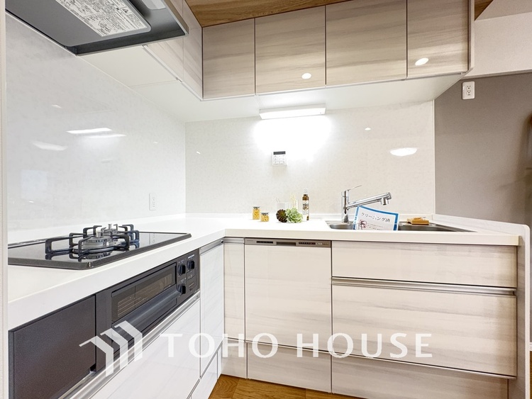 キッチン 落ち着きのあるカラーで統一された清潔感と気品が溢れるキッチン