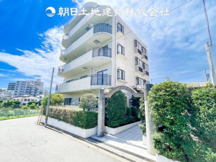 外観 表現された空間はたくさんの光を浴び、風を感じ、暮らしの時間を豊かにしてくれます。