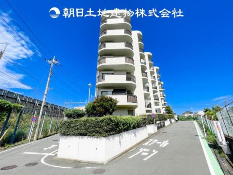 外観 時間のゆとりと空間、暖かな陽光がもたらす光と風を独占してください。