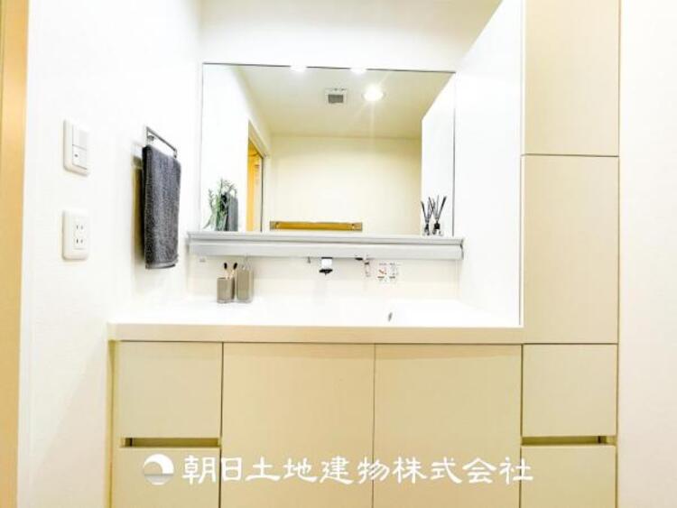 洗面 慌ただしい1日が始まり、充実した1日の終わりを締めくくる洗面所。