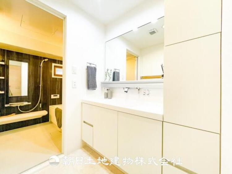 洗面 快適に過ごせることはもちろん、収納や機能性を兼ね備えた洗面化粧台です。