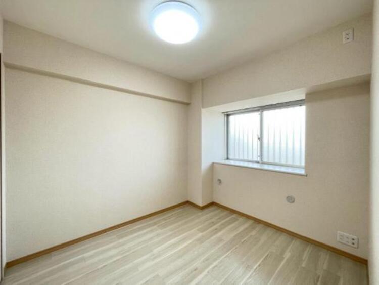 内装 子供部屋にぴったりな洋室。明るい空間で成長を見守ります 