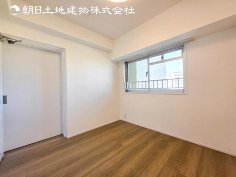 内装 【洋室】一人時間を快適にすごせるように、落ち着いて過ごせる癒しと寛ぎの空間が欲しい。そんな願いを叶えました。