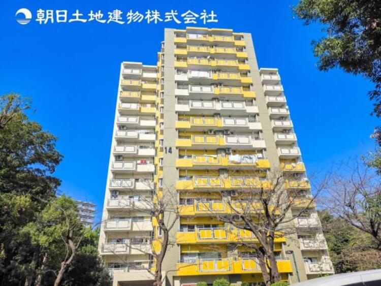 外観 【外観写真】家族の色を映し出す洗練された邸宅は、ずっと輝き続けながらいつしか街の風景に溶け込んでいきます。