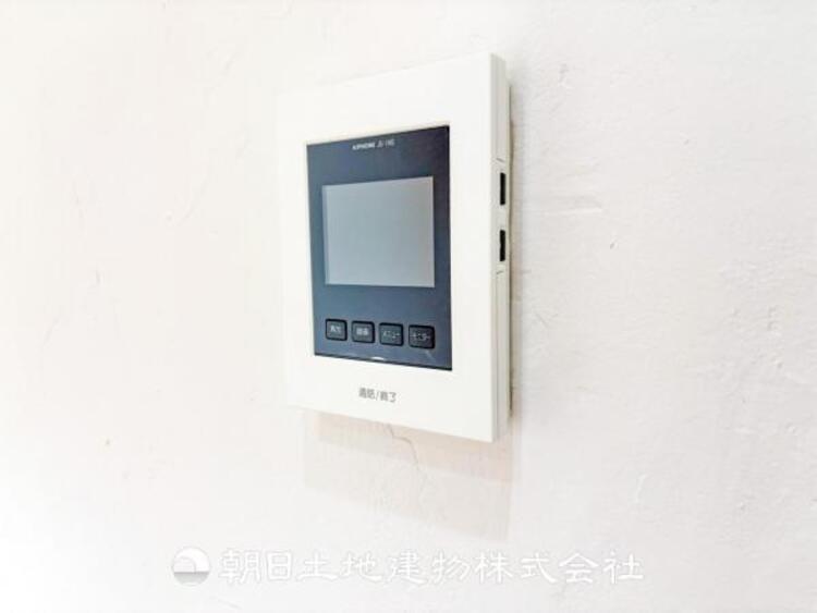 内装 TVモニター付きインターホンは訪問者のお顔を確認出来安心な機能です！